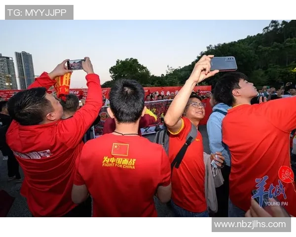 中韩足球明星赛在上海激情开赛球迷共庆友谊与竞技的盛宴